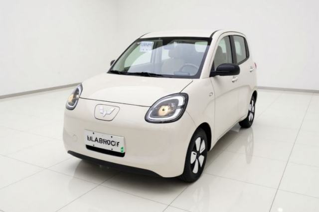 Ojetý Wuling Hongguang MINIEV 2025 Four-Door Version Advanced Edition