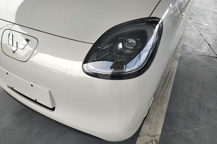 Used Wuling Hongguang MINIEV 2025 Four-Door Version Advanced Edition Left Front Headlight