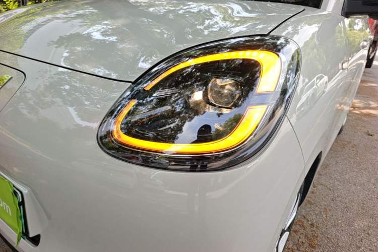 Used Wuling Hongguang MINIEV 2025 Four-Door Version Advanced Edition Left Front Headlight