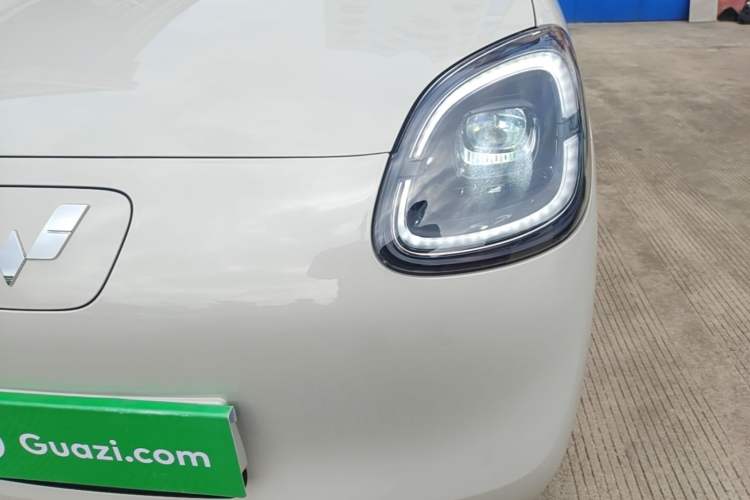 Used Wuling Hongguang MINIEV 2025 Four-Door Version Advanced Edition Left Front Headlight