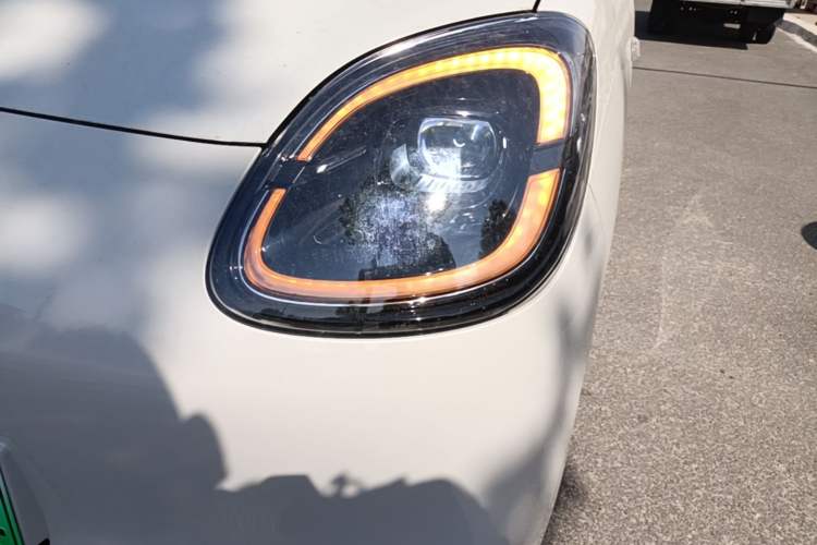 Used Wuling Hongguang MINIEV 2025 Four-Door Version Advanced Edition Left Front Headlight