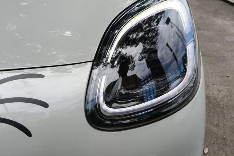 Used Wuling Hongguang MINIEV 2025 Four-Door Version Advanced Edition Left Front Headlight