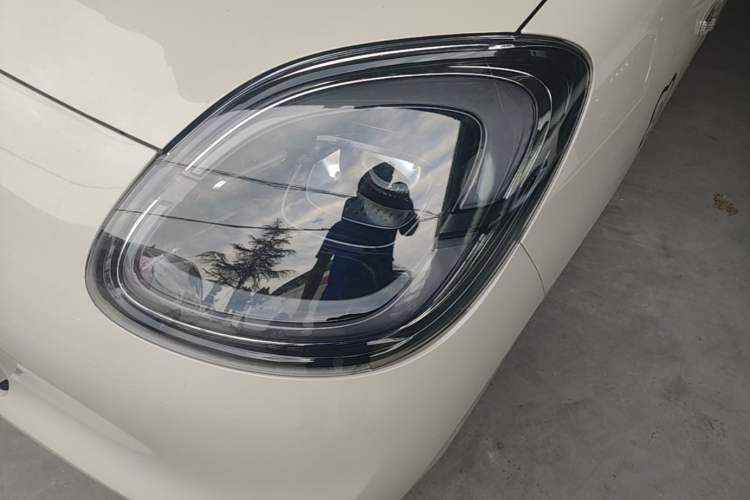 Used Wuling Hongguang MINIEV 2025 Four-Door Version Advanced Edition Left Front Headlight