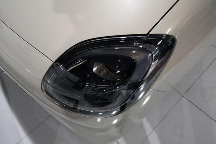 Used Wuling Hongguang MINIEV 2025 Four-Door Version Advanced Edition Left Front Headlight