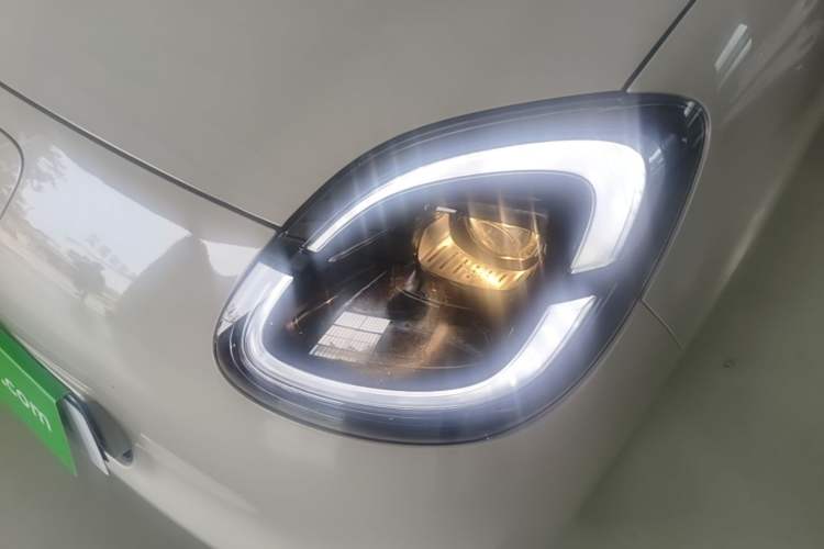 Used Wuling Hongguang MINIEV 2025 Four-Door Version Advanced Edition Left Front Headlight