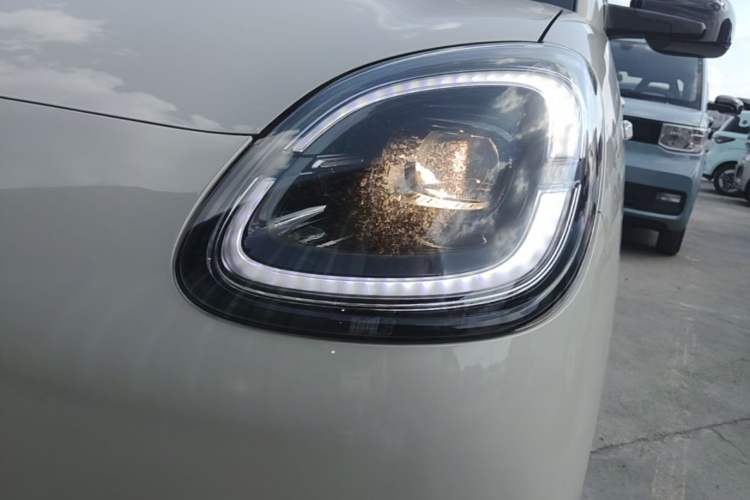 Used Wuling Hongguang MINIEV 2025 Four-Door Version Advanced Edition Left Front Headlight