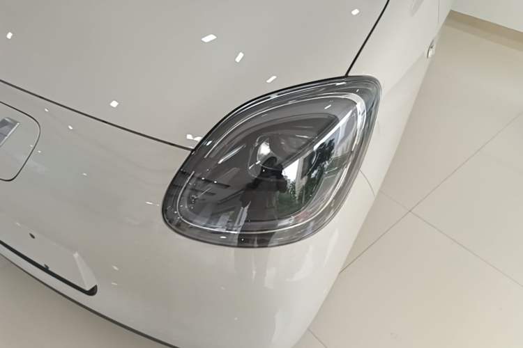 Used Wuling Hongguang MINIEV 2025 Four-Door Version Advanced Edition Left Front Headlight