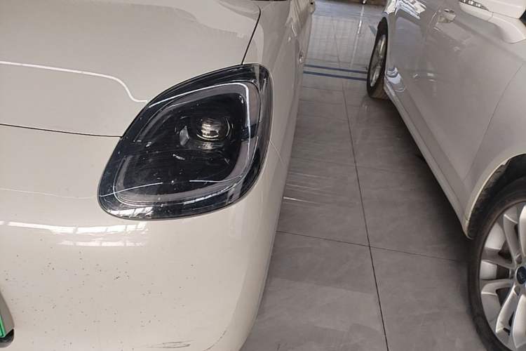 Used Wuling Hongguang MINIEV 2025 Four-Door Version Advanced Edition Left Front Headlight