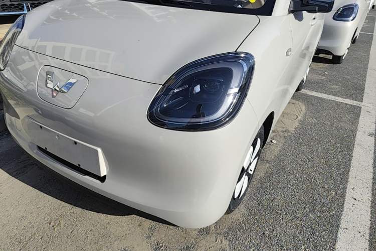 Used Wuling Hongguang MINIEV 2025 Four-Door Version Advanced Edition Left Front Headlight