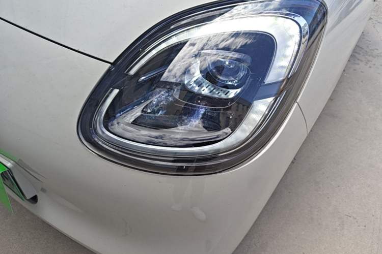 Used Wuling Hongguang MINIEV 2025 Four-Door Version Advanced Edition Left Front Headlight