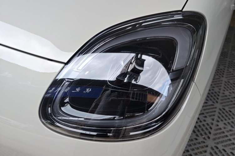 Used Wuling Hongguang MINIEV 2025 Four-Door Version Advanced Edition Left Front Headlight