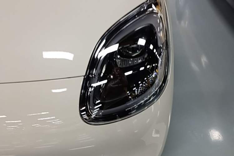 Used Wuling Hongguang MINIEV 2025 Four-Door Version Advanced Edition Left Front Headlight