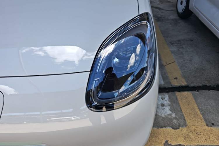 Used Wuling Hongguang MINIEV 2025 Four-Door Version Advanced Edition Left Front Headlight