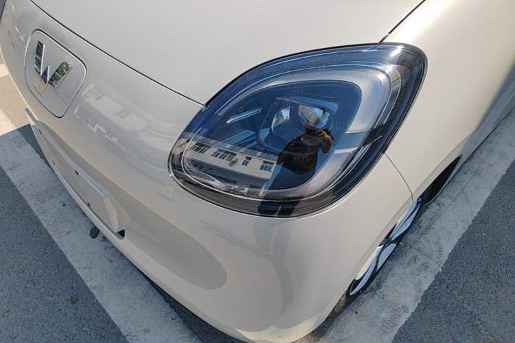 Used Wuling Hongguang MINIEV 2025 Four-Door Version Advanced Edition Left Front Headlight
