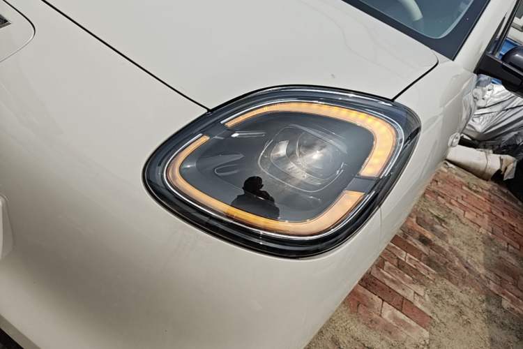 Used Wuling Hongguang MINIEV 2025 Four-Door Version Advanced Edition Left Front Headlight