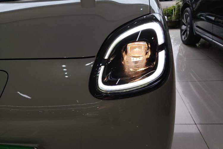 Used Wuling Hongguang MINIEV 2025 Four-Door Version Advanced Edition Left Front Headlight