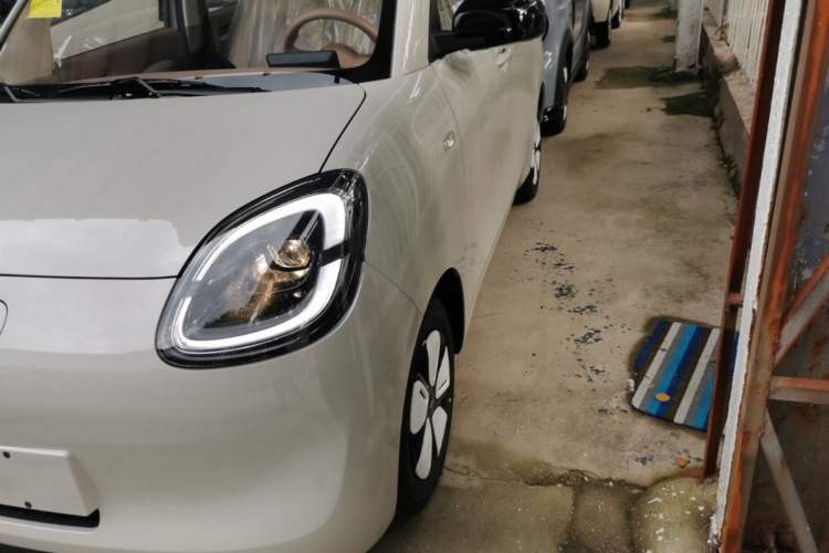 Used Wuling Hongguang MINIEV 2025 Four-Door Version Advanced Edition Left Front Headlight