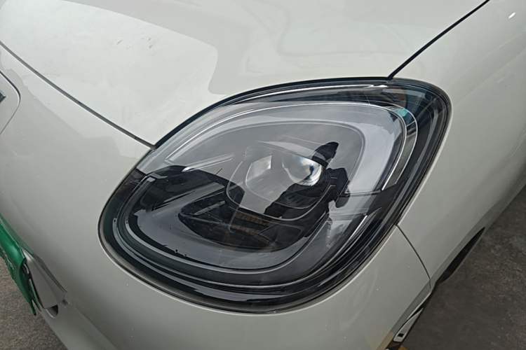 Used Wuling Hongguang MINIEV 2025 Four-Door Version Advanced Edition Left Front Headlight