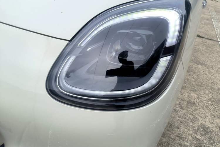 Used Wuling Hongguang MINIEV 2025 Four-Door Version Advanced Edition Left Front Headlight
