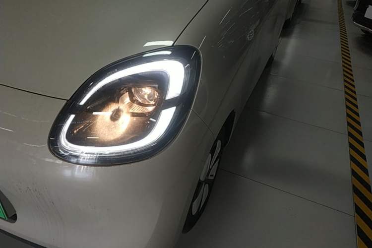 Used Wuling Hongguang MINIEV 2025 Four-Door Version Advanced Edition Left Front Headlight