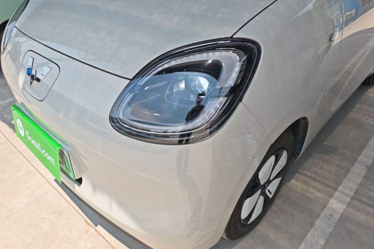 Used Wuling Hongguang MINIEV 2025 Four-Door Version Advanced Edition Left Front Headlight