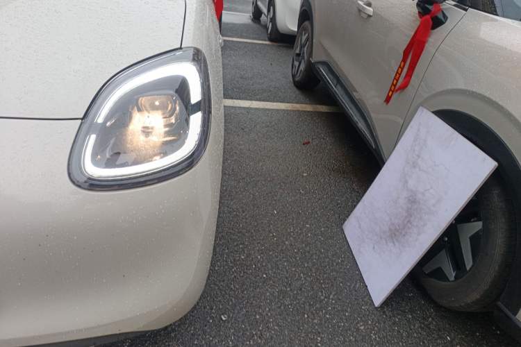 Used Wuling Hongguang MINIEV 2025 Four-Door Version Advanced Edition Left Front Headlight