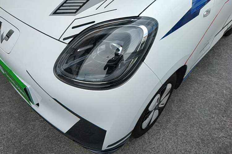 Used Wuling Hongguang MINIEV 2025 Four-Door Version Advanced Edition Left Front Headlight