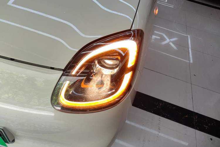 Used Wuling Hongguang MINIEV 2025 Four-Door Version Advanced Edition Left Front Headlight
