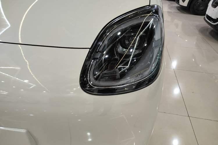Used Wuling Hongguang MINIEV 2025 Four-Door Version Advanced Edition Left Front Headlight