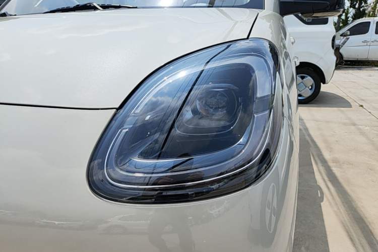 Used Wuling Hongguang MINIEV 2025 Four-Door Version Advanced Edition Left Front Headlight