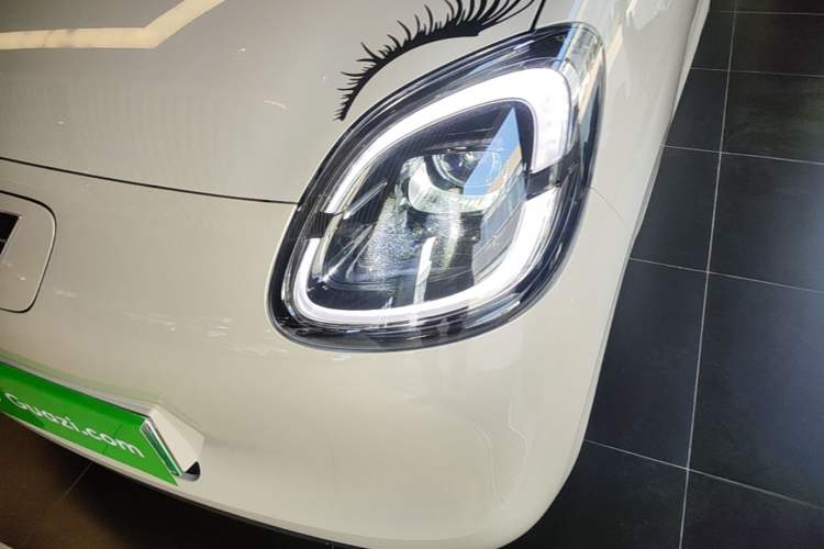 Used Wuling Hongguang MINIEV 2025 Four-Door Version Advanced Edition Left Front Headlight