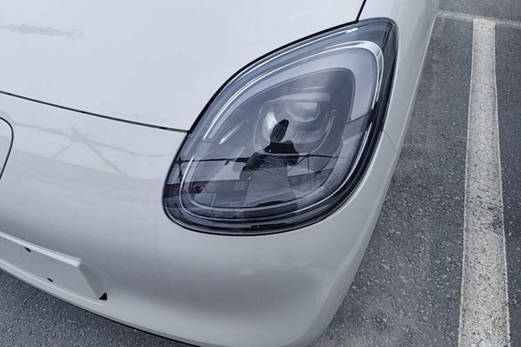 Used Wuling Hongguang MINIEV 2025 Four-Door Version Advanced Edition Left Front Headlight