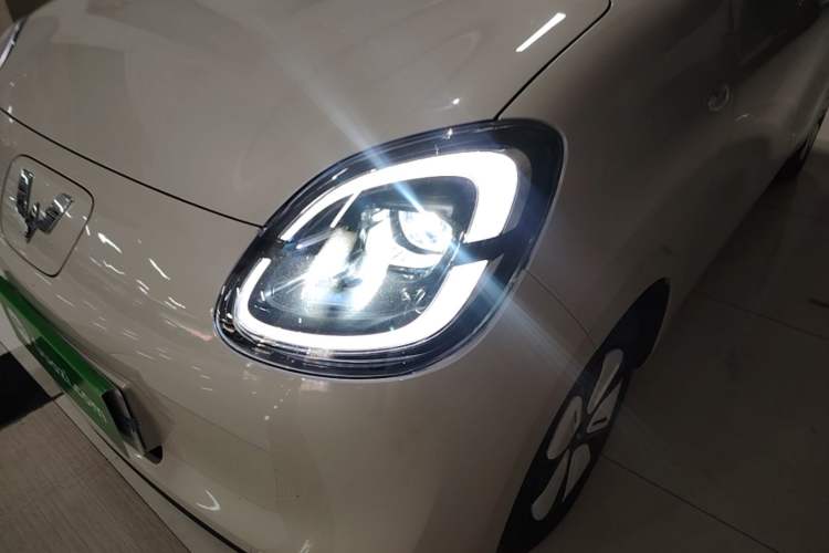 Used Wuling Hongguang MINIEV 2025 Four-Door Version Advanced Edition Left Front Headlight