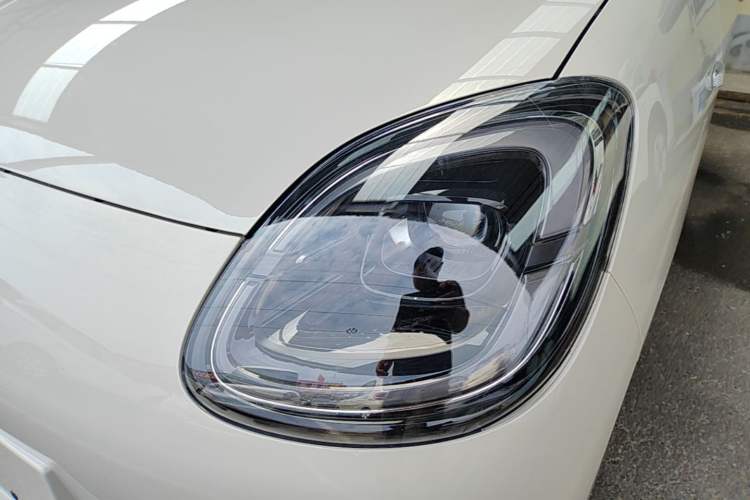 Used Wuling Hongguang MINIEV 2025 Four-Door Version Advanced Edition Left Front Headlight