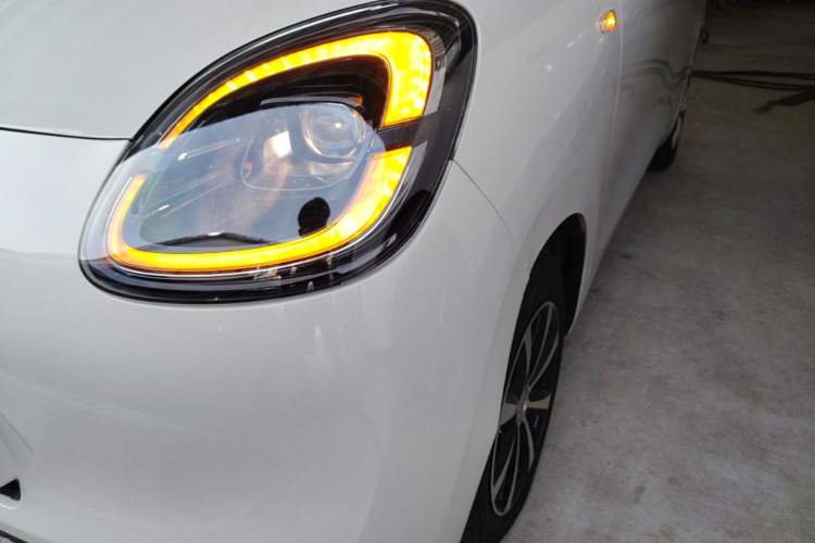 Used Wuling Hongguang MINIEV 2025 Four-Door Version Advanced Edition Left Front Headlight
