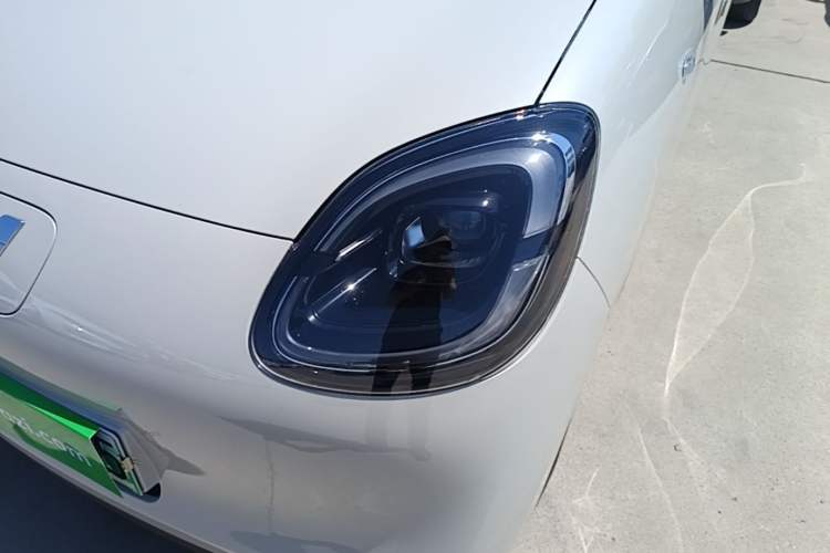 Used Wuling Hongguang MINIEV 2025 Four-Door Version Advanced Edition Left Front Headlight