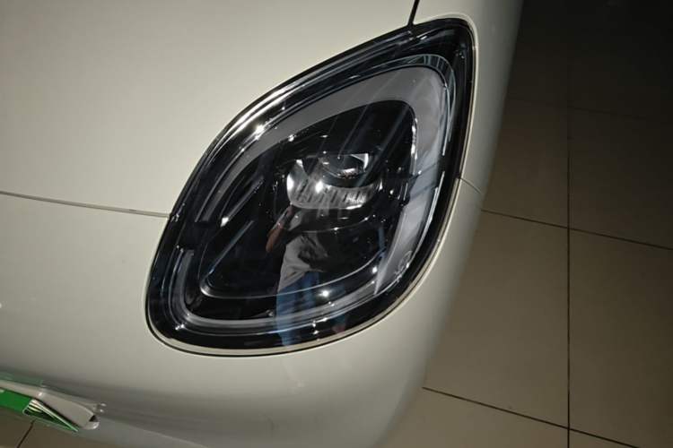 Used Wuling Hongguang MINIEV 2025 Four-Door Version Advanced Edition Left Front Headlight