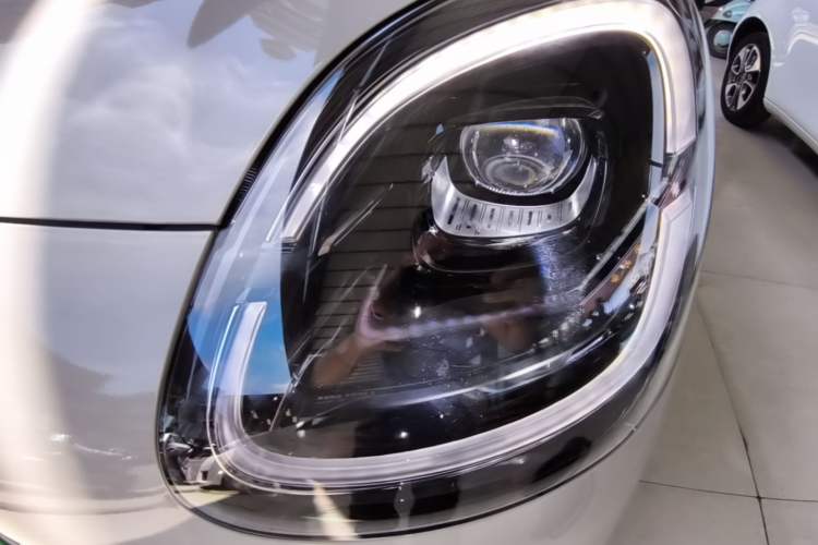 Used Wuling Hongguang MINIEV 2025 Four-Door Version Advanced Edition Left Front Headlight