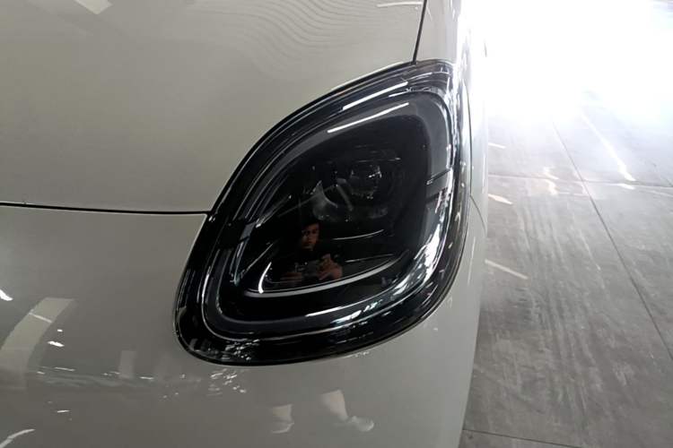 Used Wuling Hongguang MINIEV 2025 Four-Door Version Advanced Edition Left Front Headlight