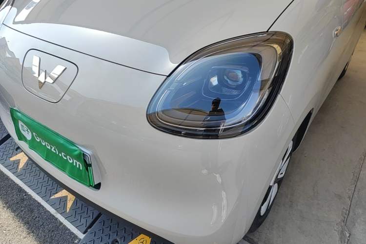 Used Wuling Hongguang MINIEV 2025 Four-Door Version Advanced Edition Left Front Headlight