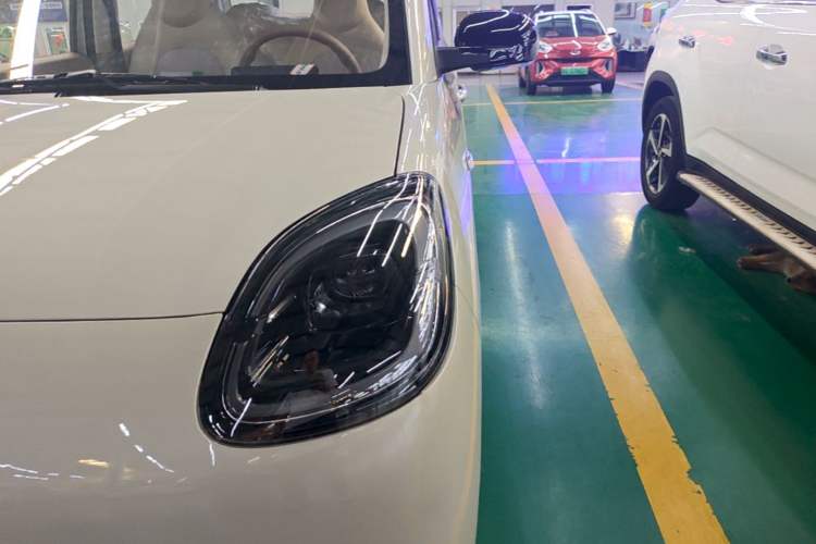Used Wuling Hongguang MINIEV 2025 Four-Door Version Advanced Edition Left Front Headlight