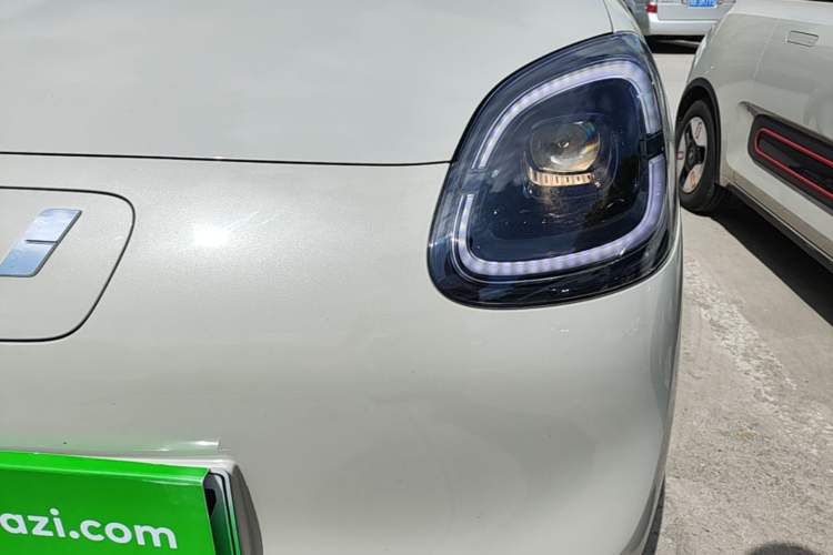 Used Wuling Hongguang MINIEV 2025 Four-Door Version Advanced Edition Left Front Headlight