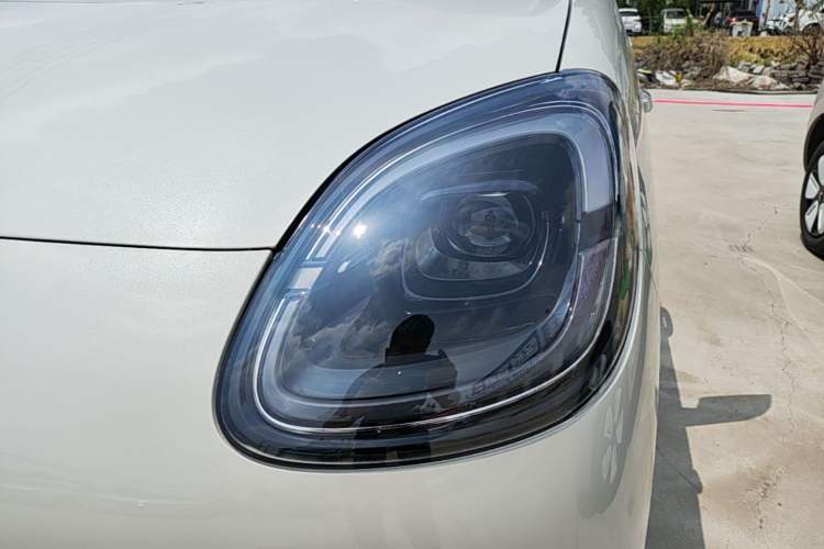 Used Wuling Hongguang MINIEV 2025 Four-Door Version Advanced Edition Left Front Headlight