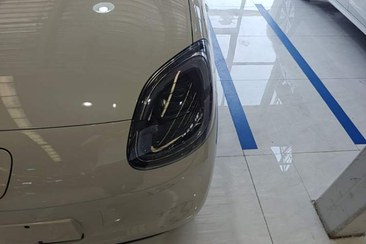 Used Wuling Hongguang MINIEV 2025 Four-Door Version Advanced Edition Left Front Headlight