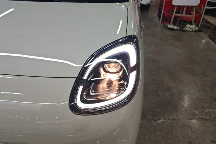 Used Wuling Hongguang MINIEV 2025 Four-Door Version Premium Edition Left Front Headlight