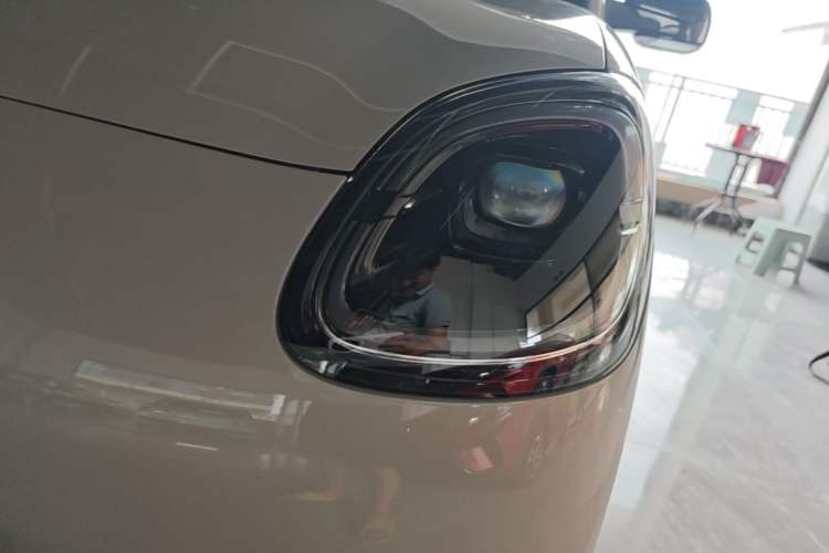 Used Wuling Hongguang MINIEV 2025 Four-Door Version Advanced Edition Left Front Headlight