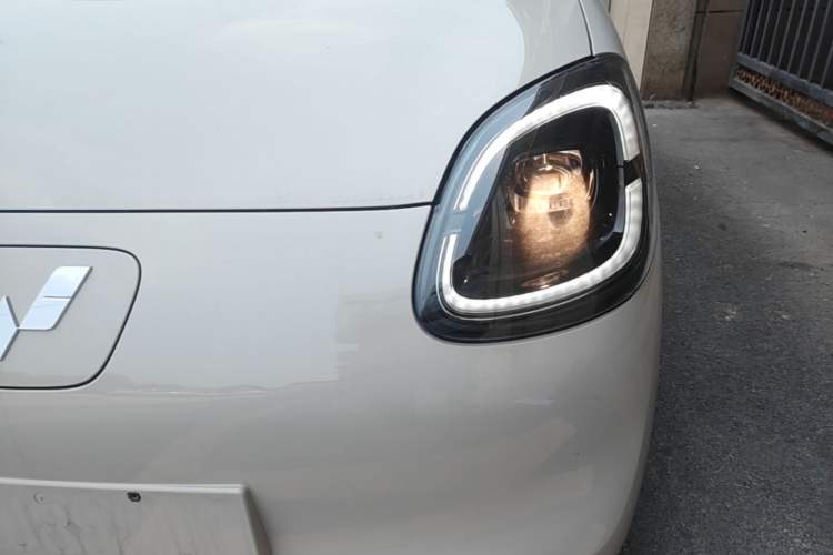 Used Wuling Hongguang MINIEV 2025 Four-Door Version Advanced Edition Left Front Headlight