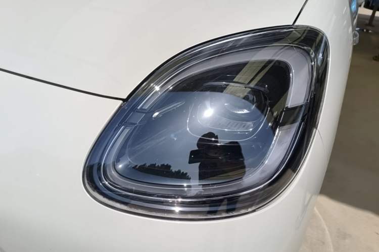 Used Wuling Hongguang MINIEV 2025 Four-Door Version Advanced Edition Left Front Headlight
