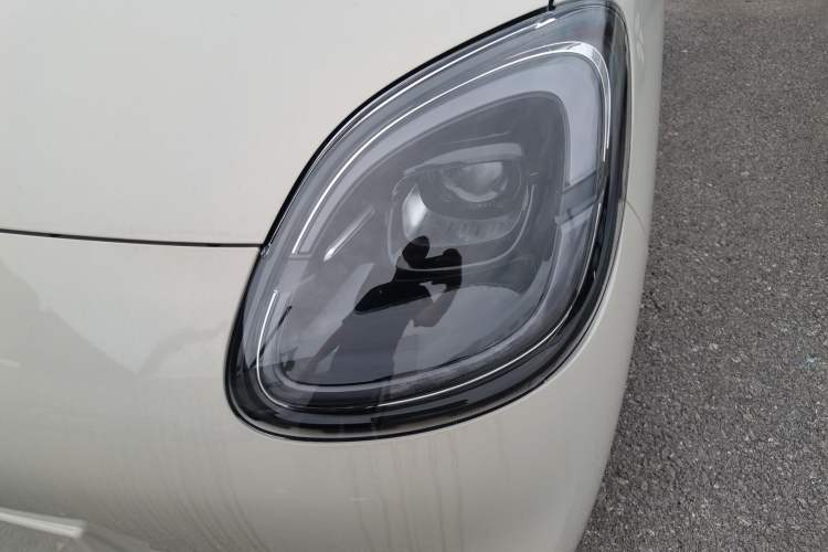 Used Wuling Hongguang MINIEV 2025 Four-Door Version Advanced Edition Left Front Headlight