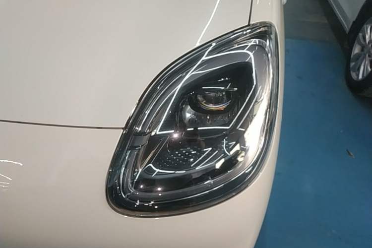 Used Wuling Hongguang MINIEV 2025 Four-Door Version Advanced Edition Left Front Headlight